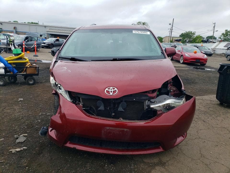 2017 TOYOTA SIENNA XLE PREMIUM 8-PASSENGER 5
