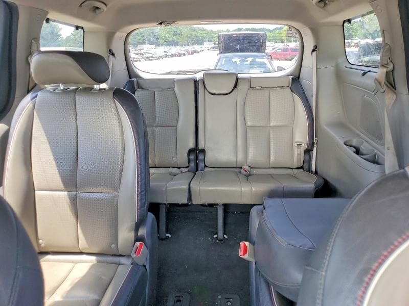 2017 KIA SEDONA LX 10