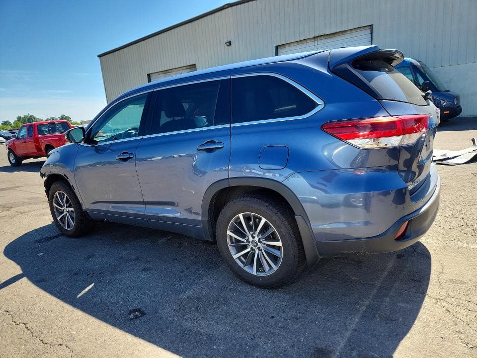 2018 TOYOTA HIGHLANDER XLE 2