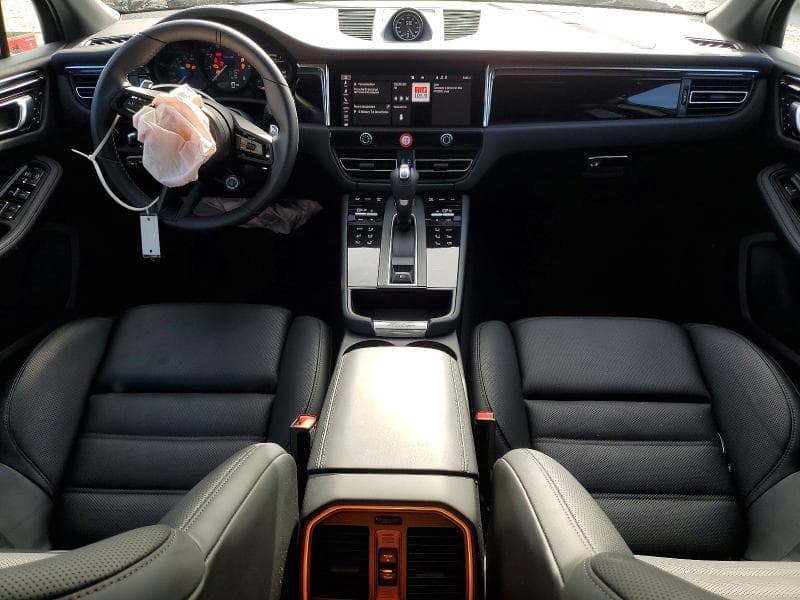 2026 PORSCHE MACAN BASE 8