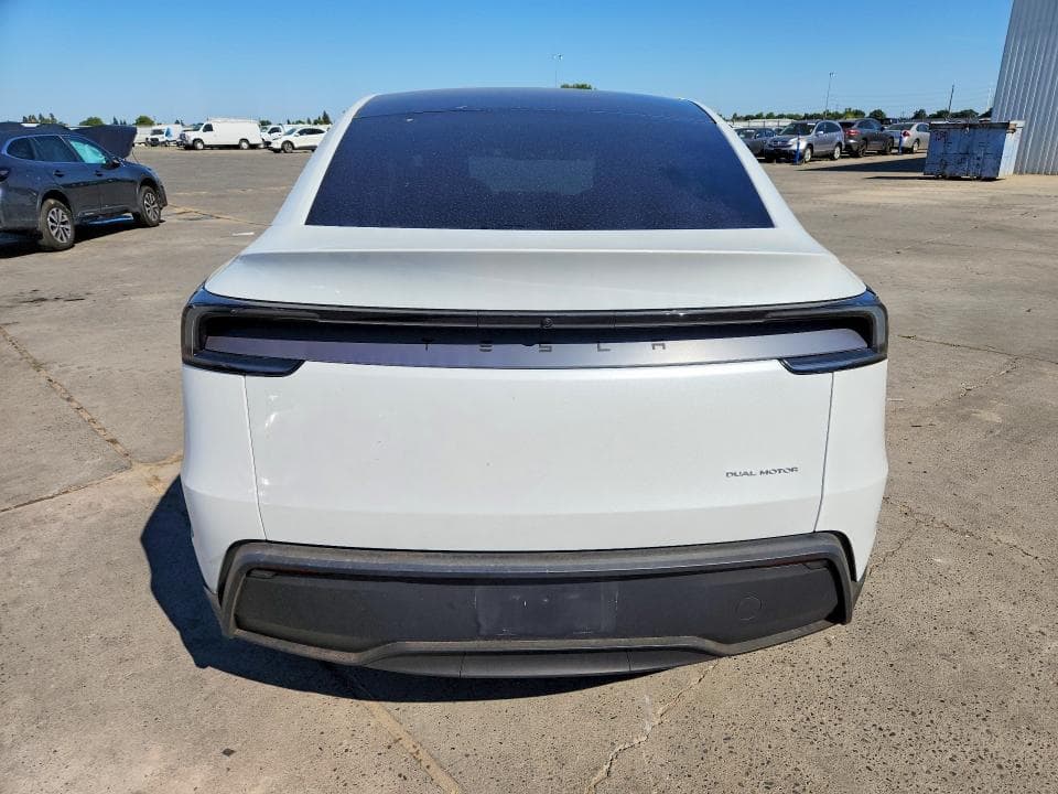 2026 TESLA MODEL Y 6