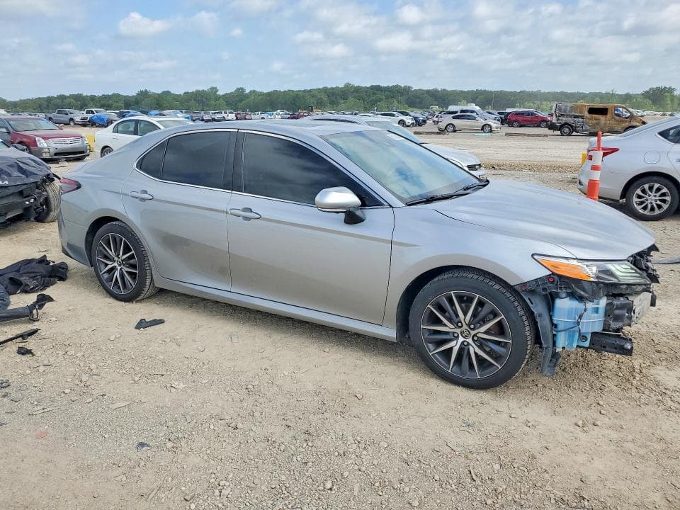 2022 TOYOTA CAMRY XLE 4