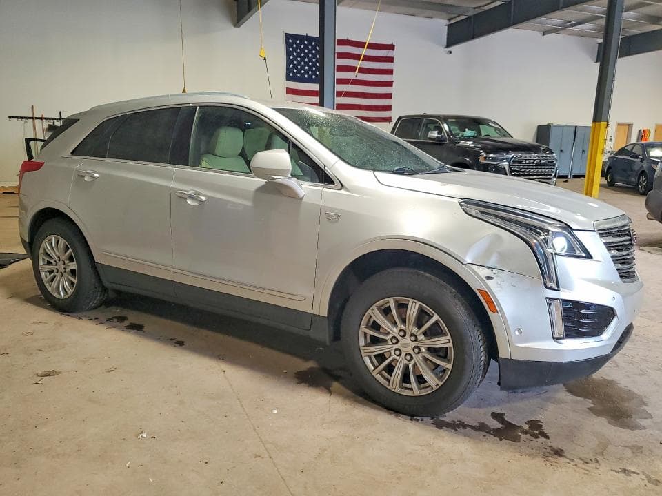 2017 CADILLAC XT5 4