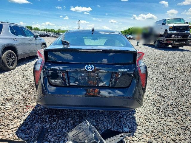 2018 TOYOTA PRIUS THREE 6