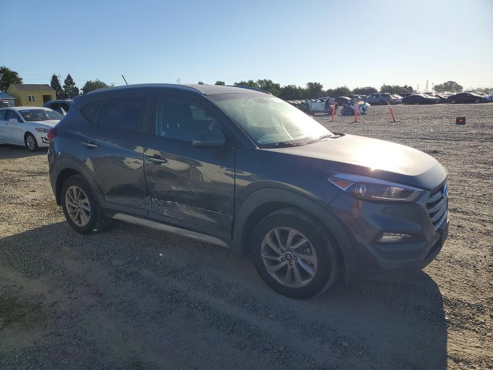 2017 HYUNDAI TUCSON SE 4