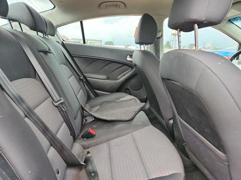 2017 KIA FORTE LX 10