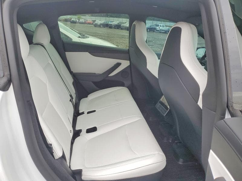 2026 TESLA MODEL Y 10