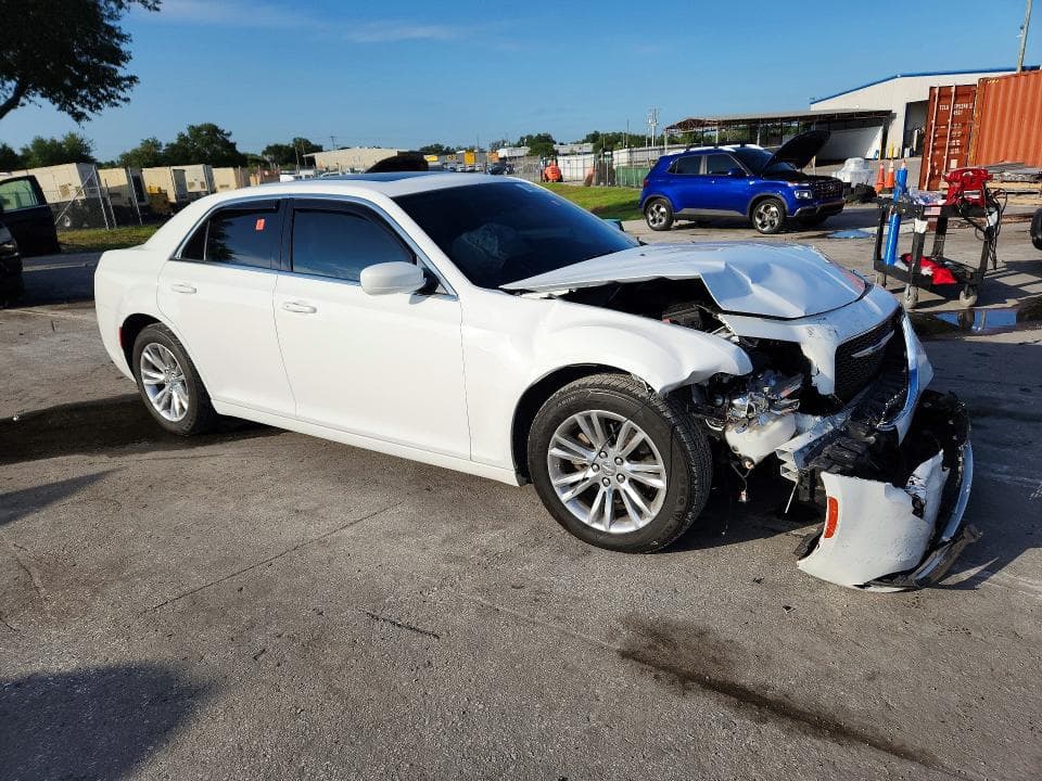 2017 CHRYSLER 300 LIMITED 4
