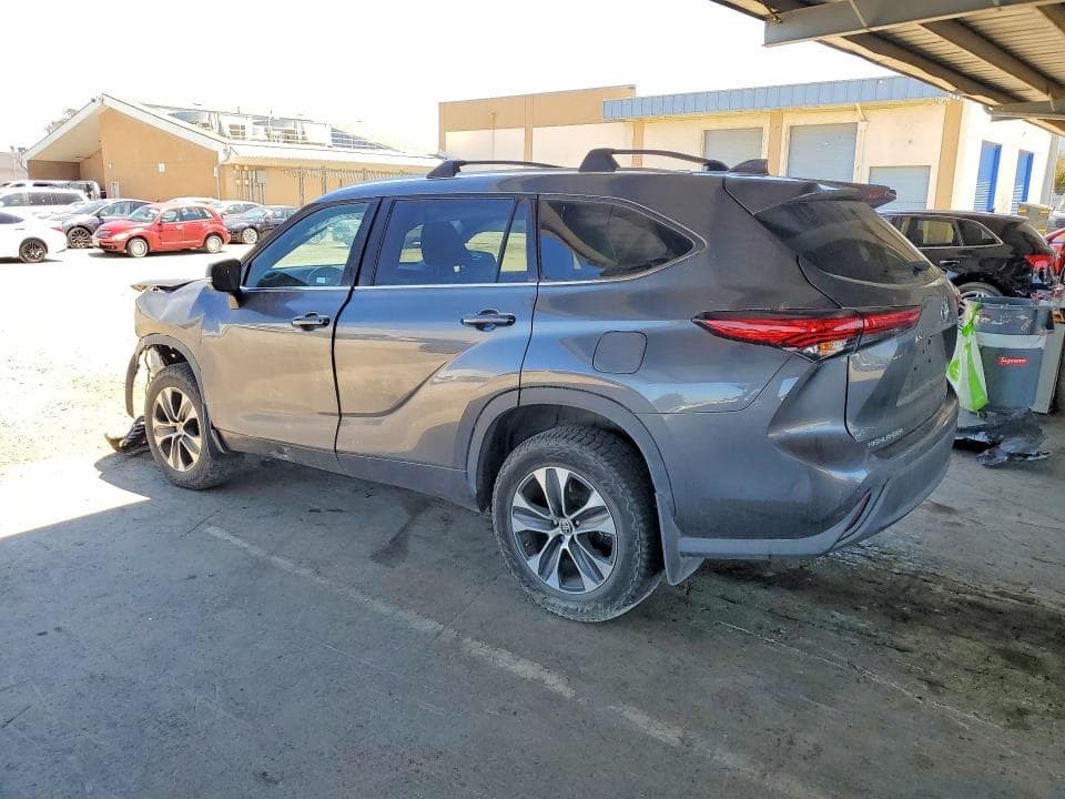 2020 TOYOTA HIGHLANDER XLE 2