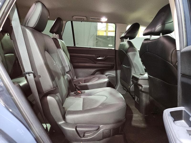 2025 TOYOTA GRAND HIGHLANDER XLE 11