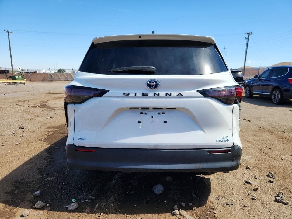 2023 TOYOTA SIENNA LE 6