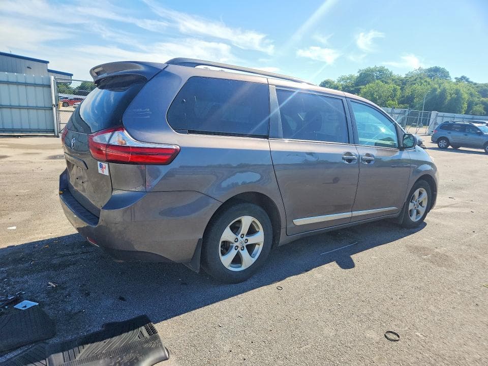 2017 TOYOTA SIENNA LE 3