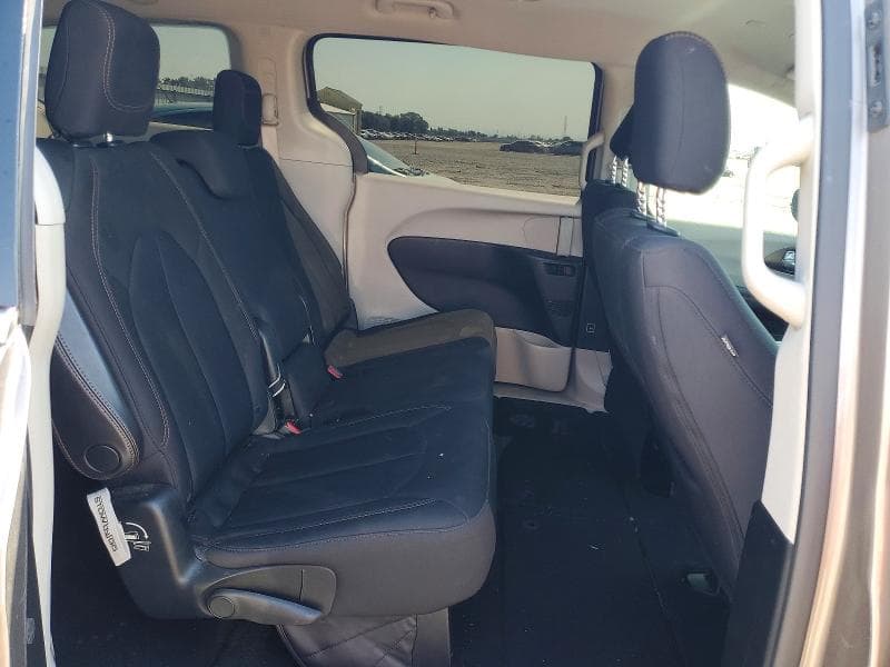 2018 CHRYSLER PACIFICA LX 11