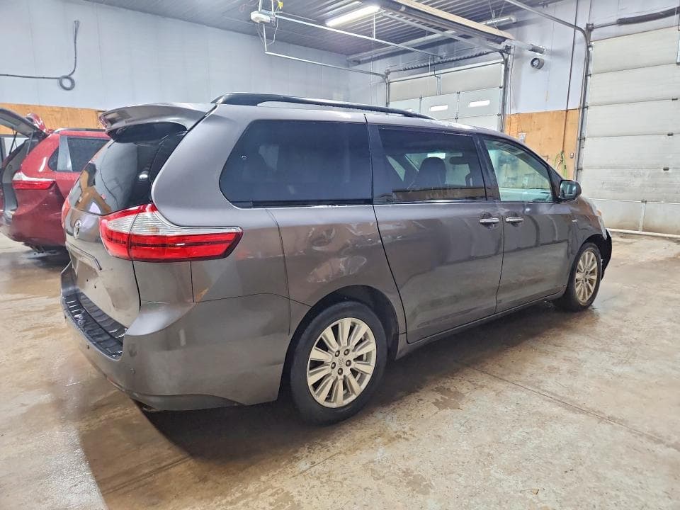 2017 TOYOTA SIENNA XLE 7-PASSENGER 3
