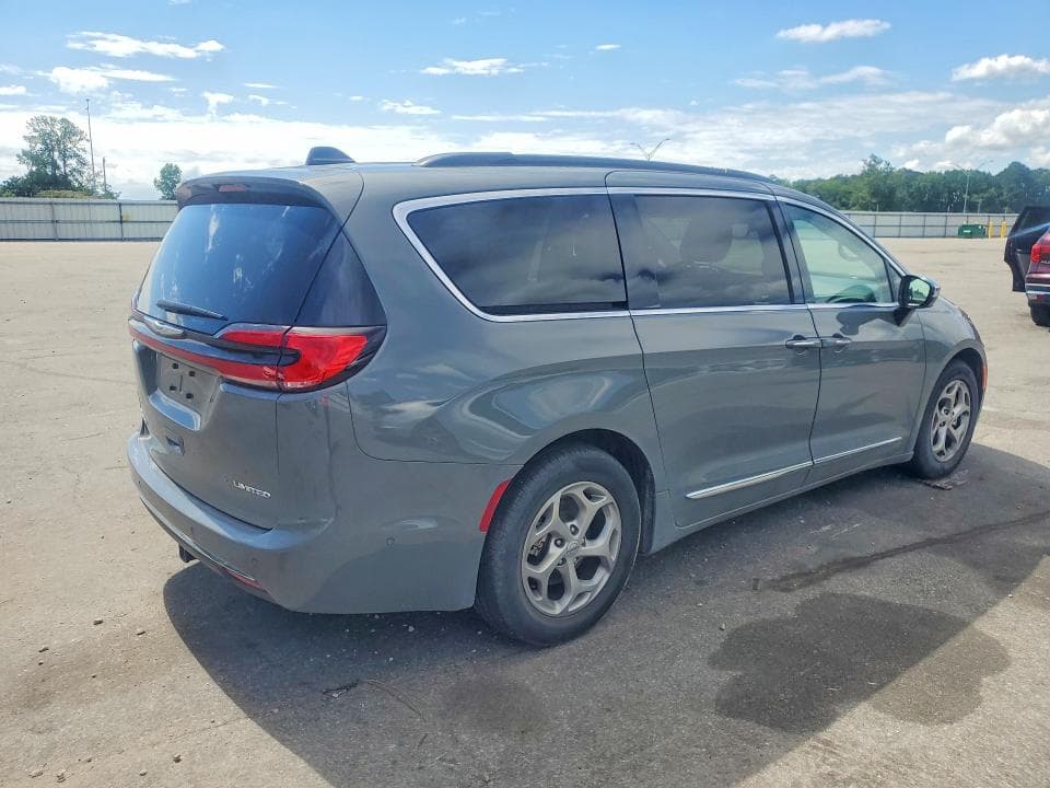 2023 CHRYSLER PACIFICA LIMITED 3