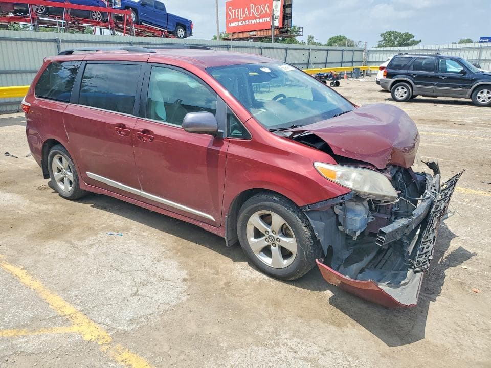 2018 TOYOTA SIENNA LE 4
