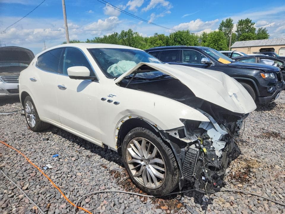 2022 MASERATI LEVANTE BASE 4