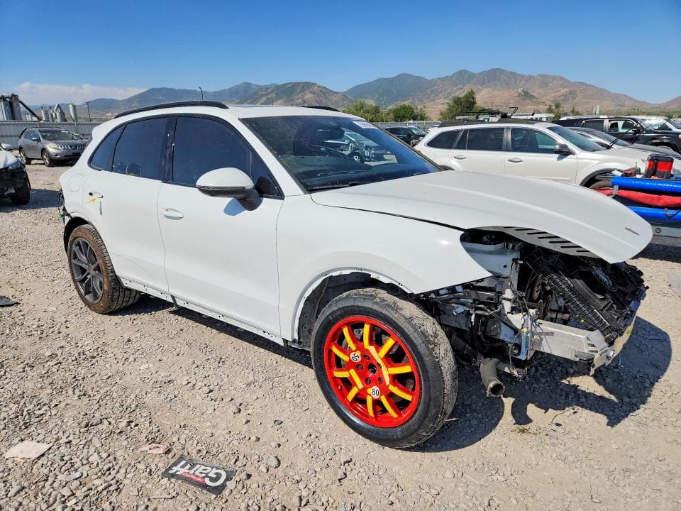 2025 PORSCHE CAYENNE 4