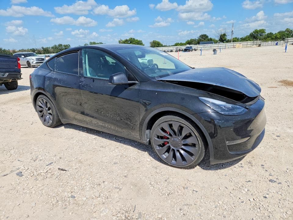 2025 TESLA MODEL Y 4