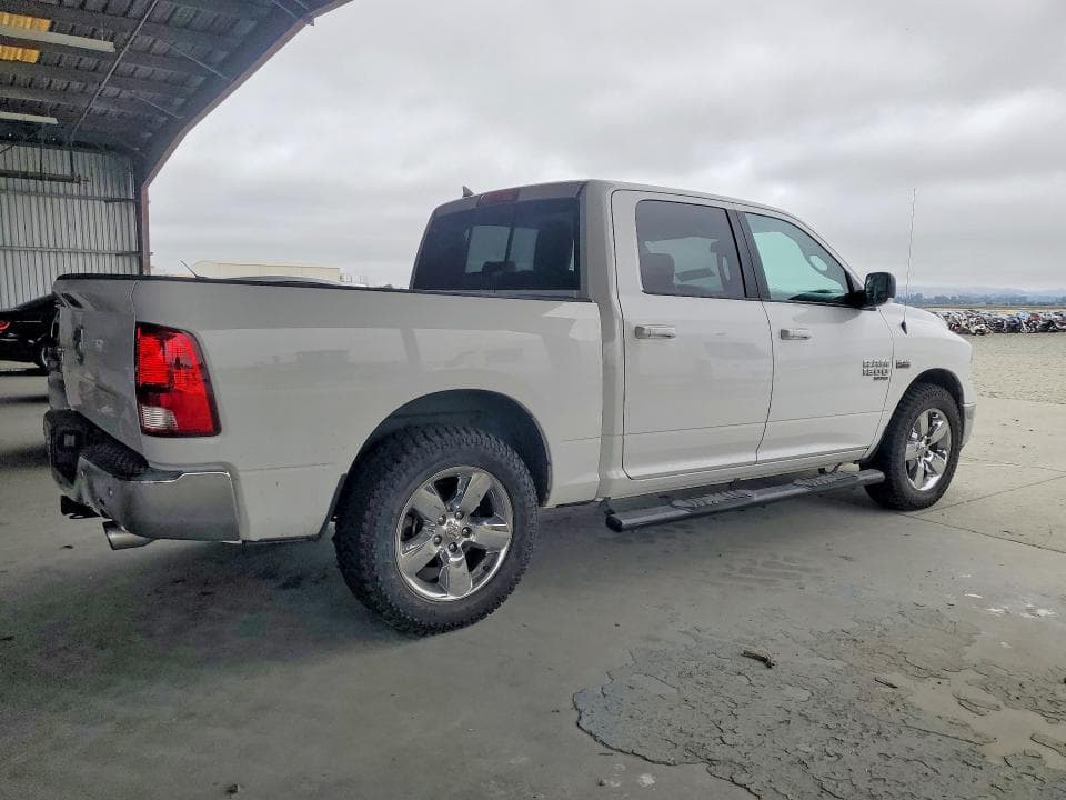 2019 RAM 1500 CLASSIC SLT 3