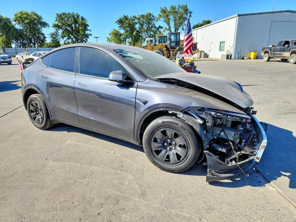 2026 TESLA MODEL Y 4