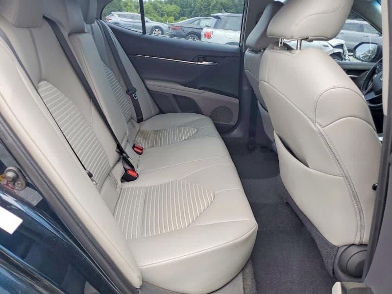 2018 TOYOTA CAMRY SE 10