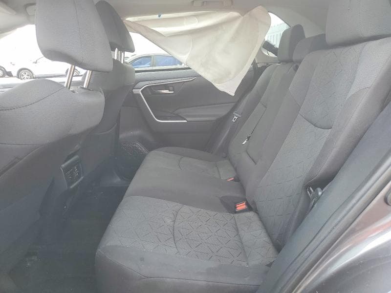 2021 TOYOTA RAV4 XLE 11