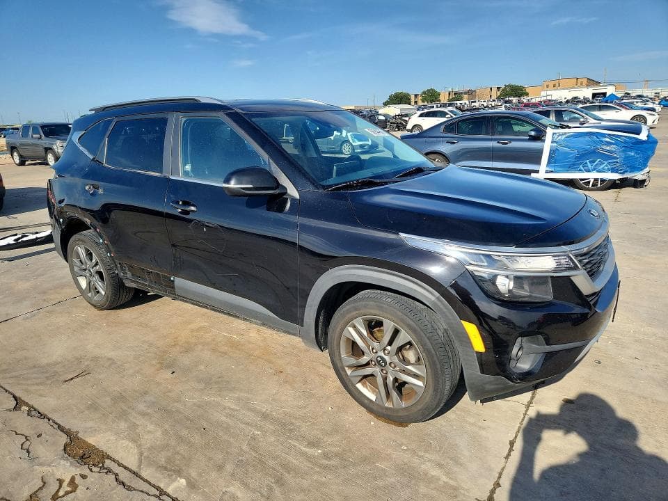 2021 KIA SELTOS S 4