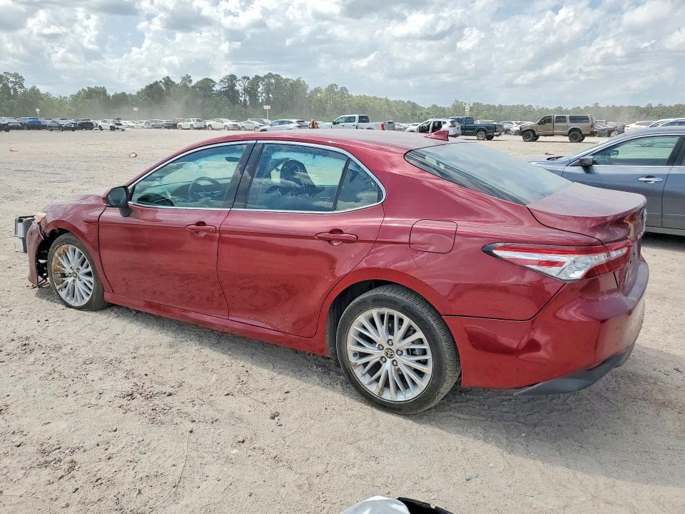 2020 TOYOTA CAMRY XLE 2