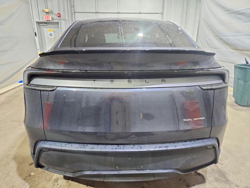 2026 TESLA MODEL Y 6
