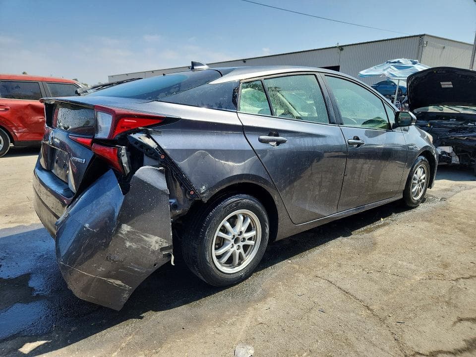 2021 TOYOTA PRIUS LE 3