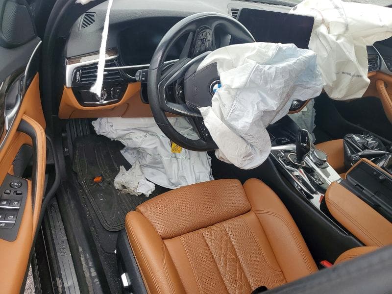 2021 BMW 530 XI 8