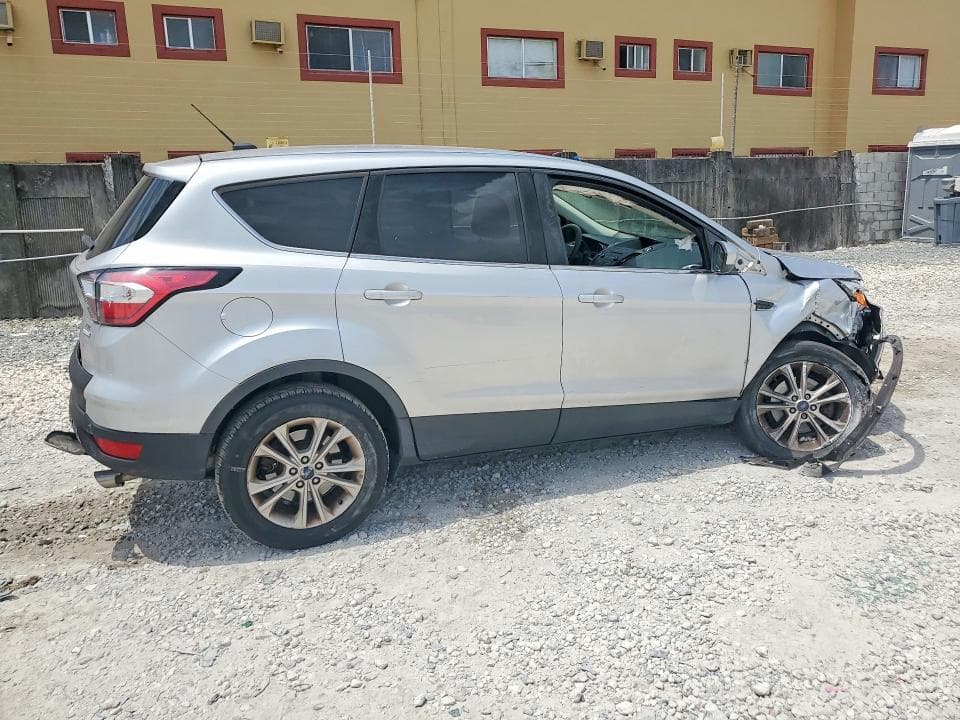 2017 FORD ESCAPE SE 3