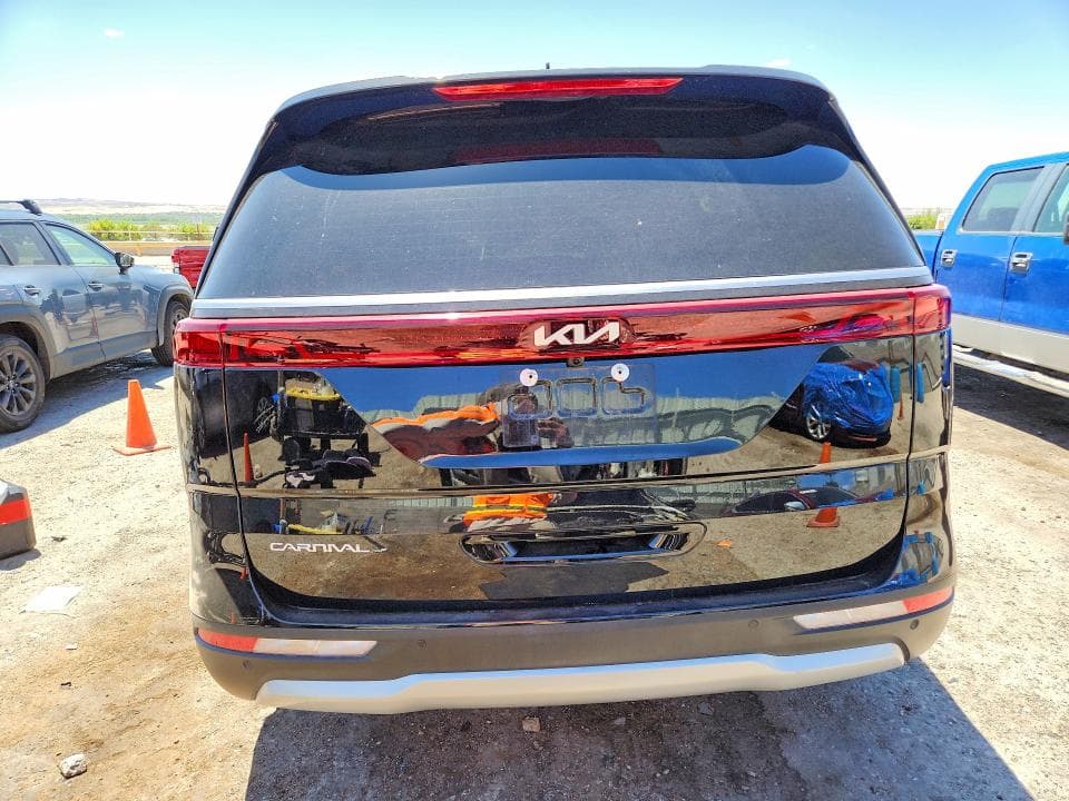2024 KIA CARNIVAL EX 6