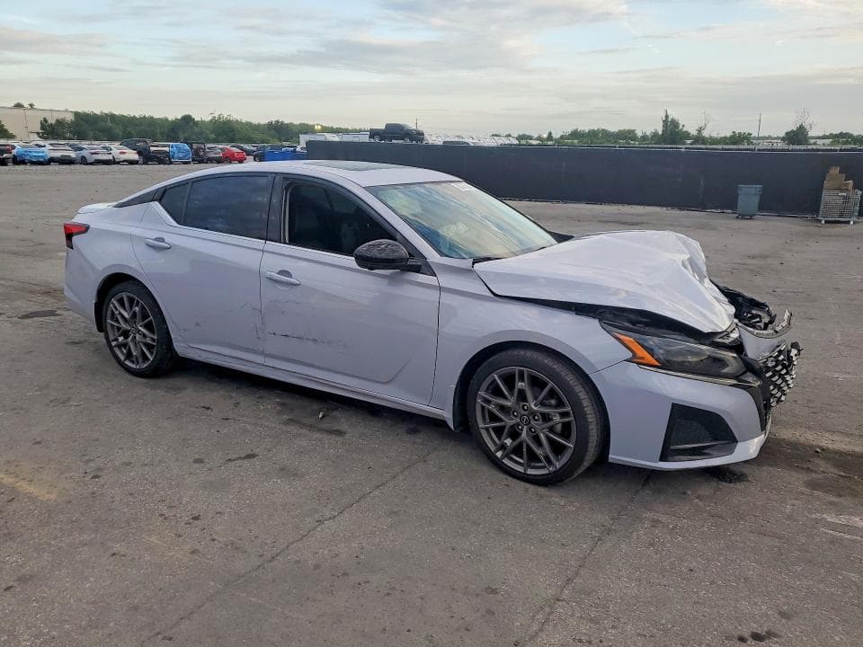 2024 NISSAN ALTIMA SR 4