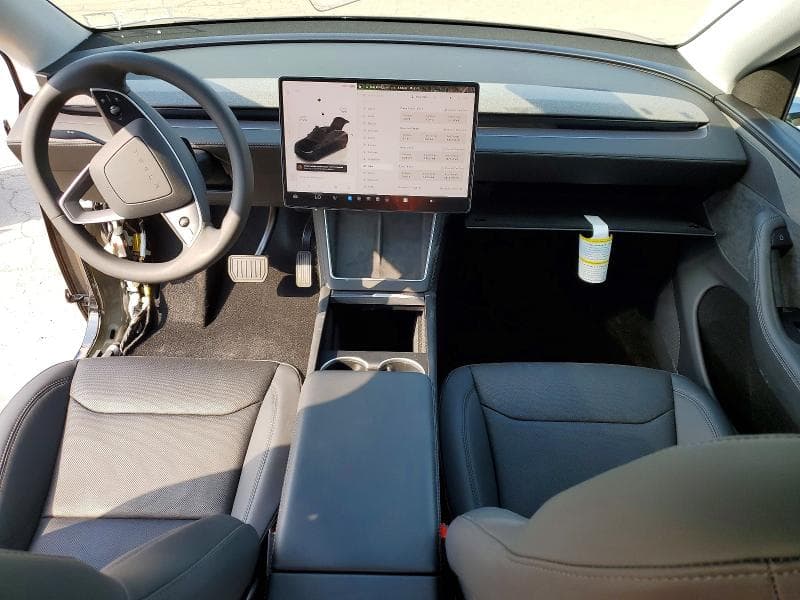 2026 TESLA MODEL Y 8