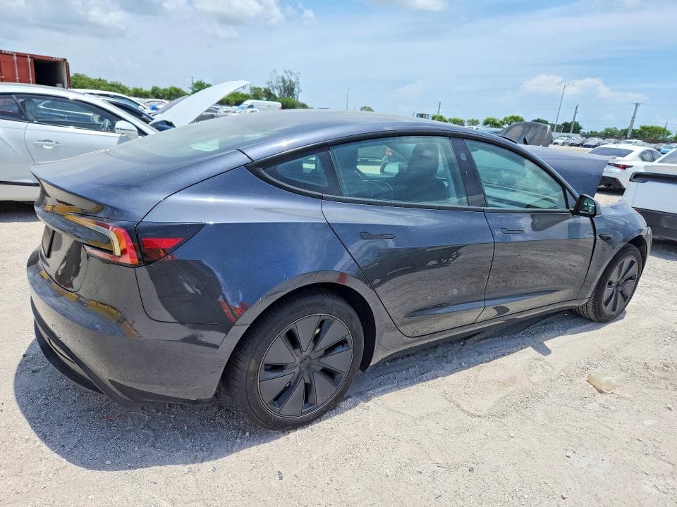 2025 TESLA MODEL 3 3