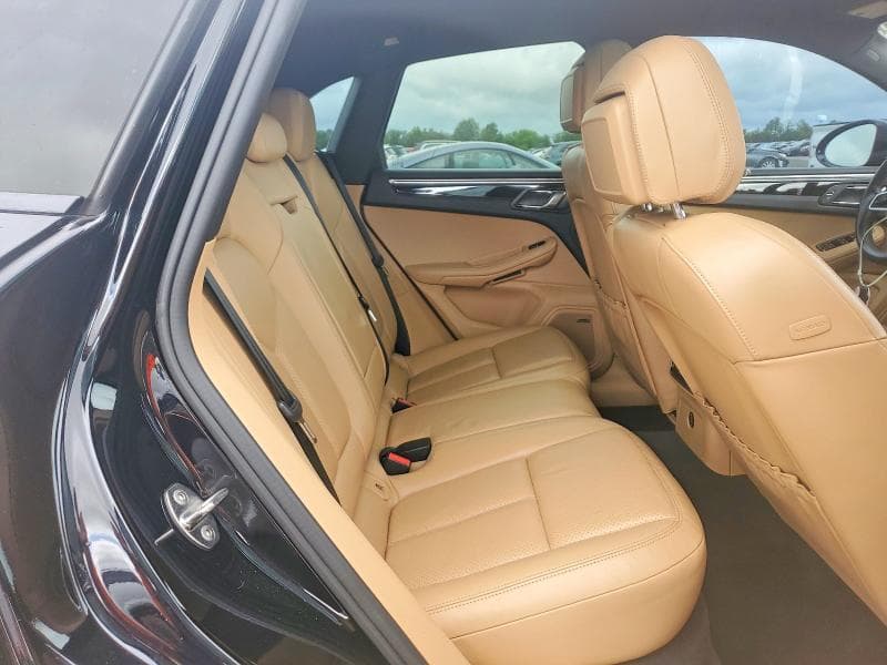 2018 PORSCHE MACAN 11