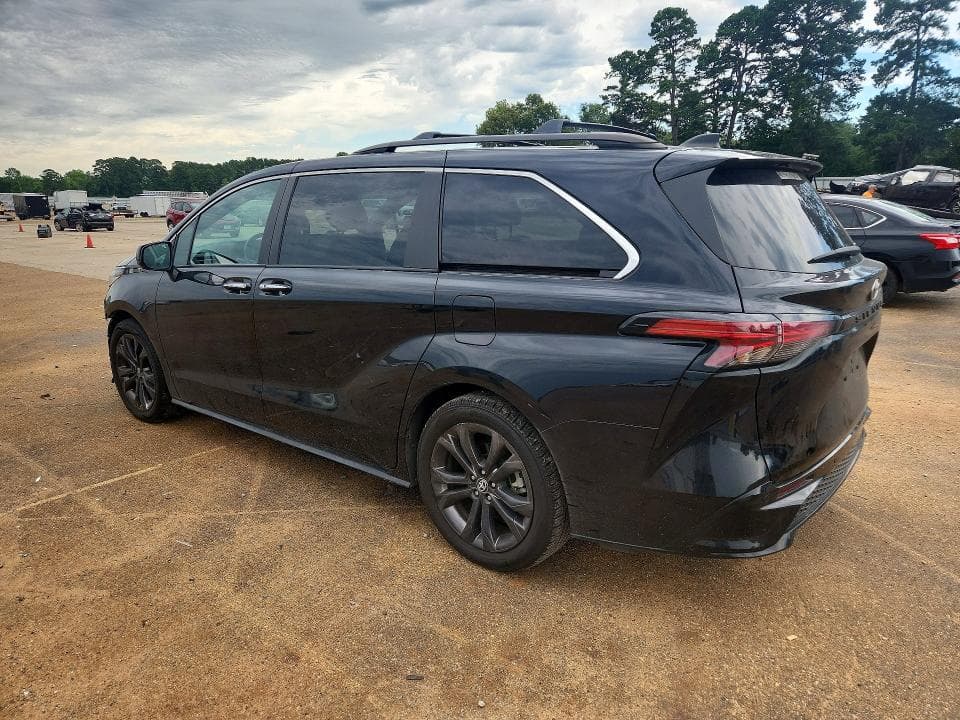 2023 TOYOTA SIENNA XSE 7-PASSENGER 2