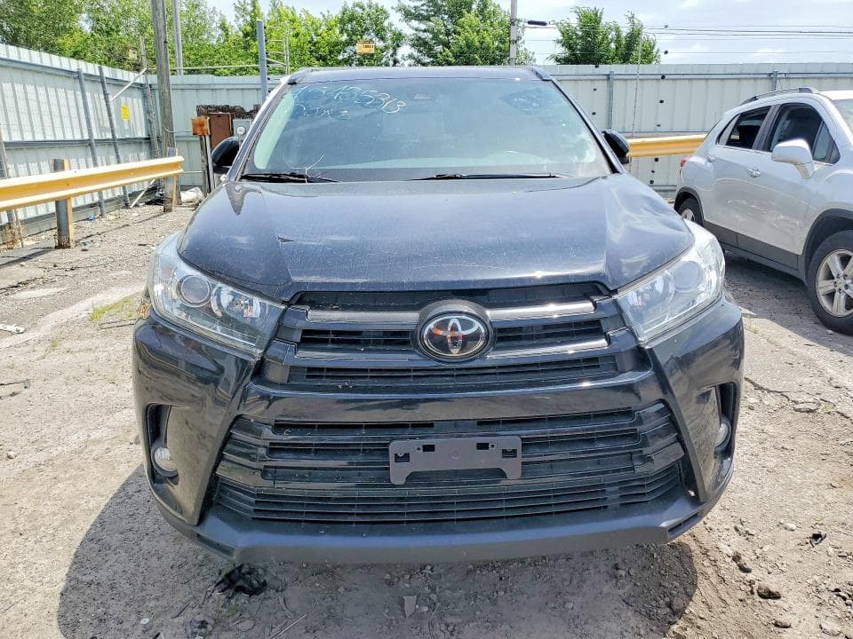 2017 TOYOTA HIGHLANDER SE 5
