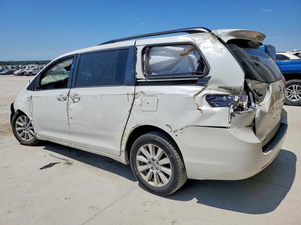 2017 TOYOTA SIENNA XLE 7-PASSENGER 2