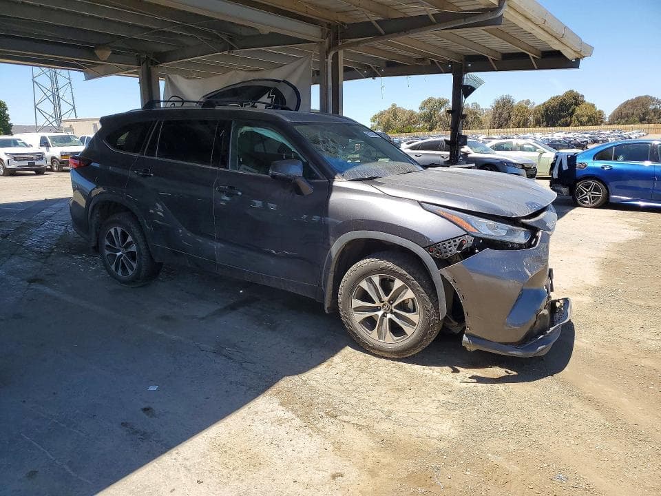 2020 TOYOTA HIGHLANDER XLE 4