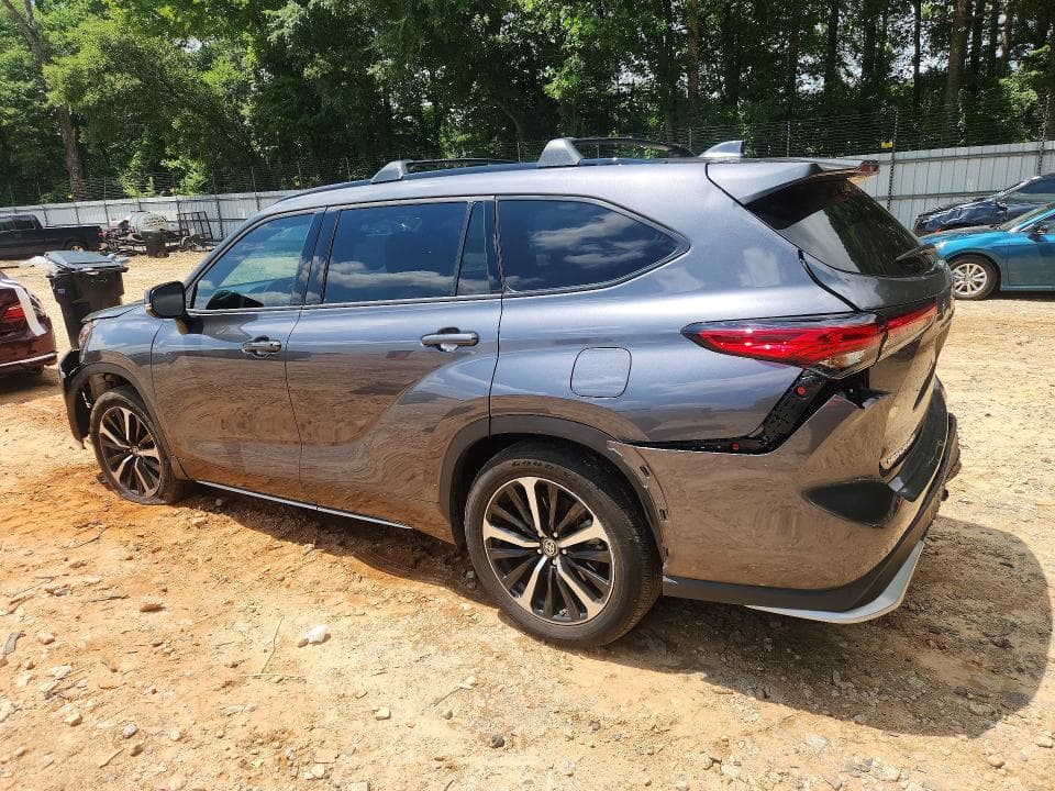 2022 TOYOTA HIGHLANDER XSE 4