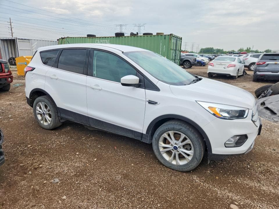 2017 FORD ESCAPE SE 4