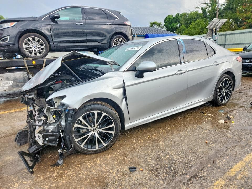 2018 TOYOTA CAMRY SE - 1