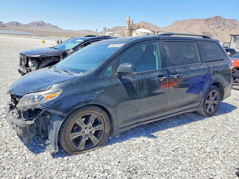 2017 TOYOTA SIENNA SE