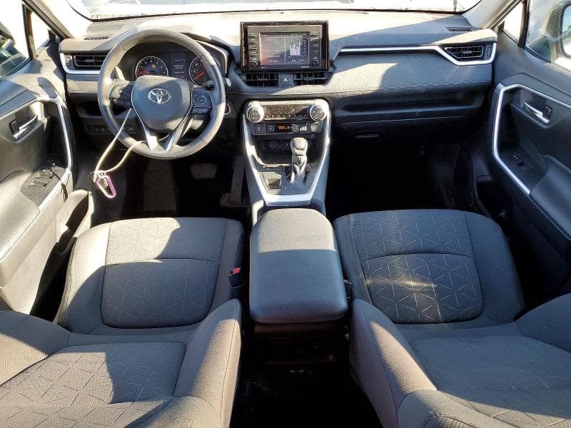 2020 TOYOTA RAV4 XLE 8