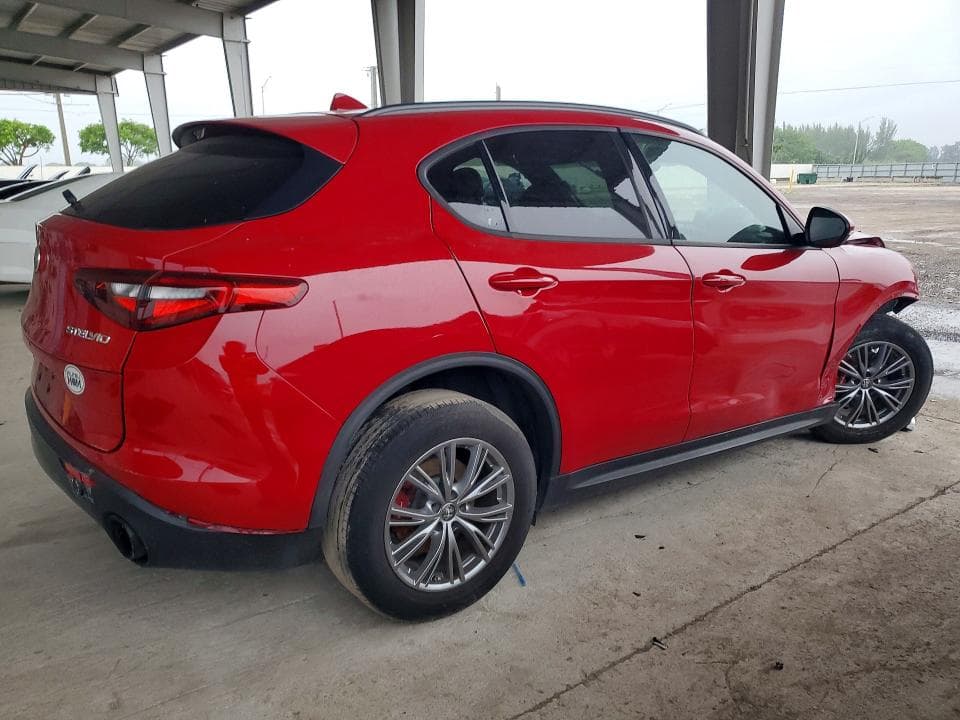 2022 ALFA ROMEO STELVIO 3