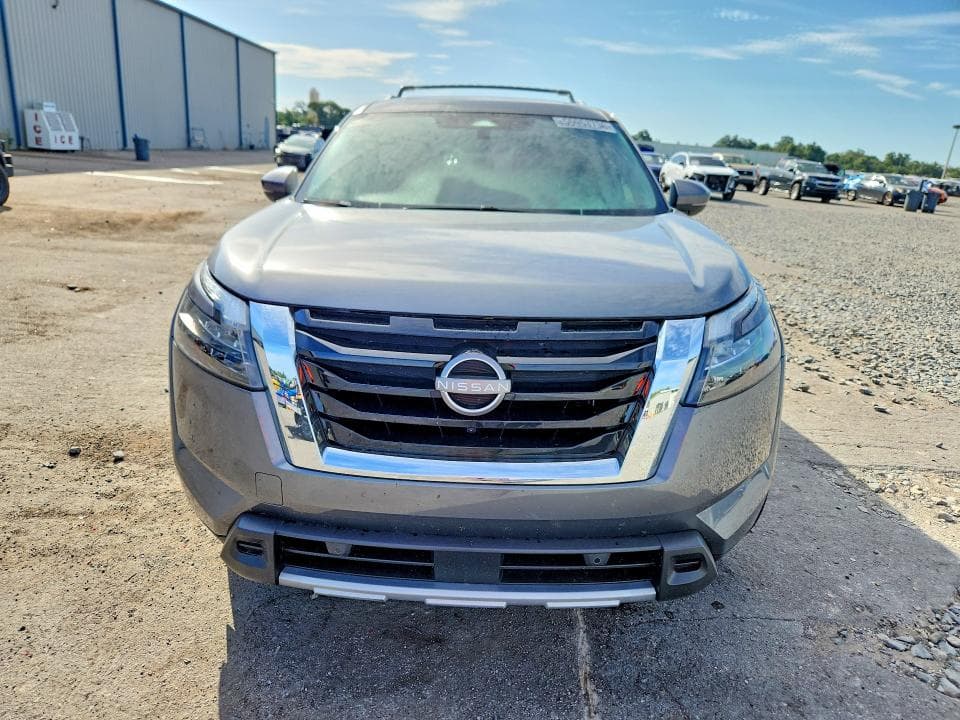 2025 NISSAN PATHFINDER PLATINUM 5