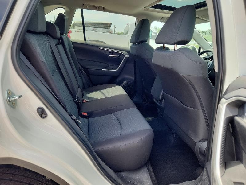 2025 TOYOTA RAV4 XLE 10